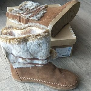 Tom's Nepal Dark Amber Seude boot